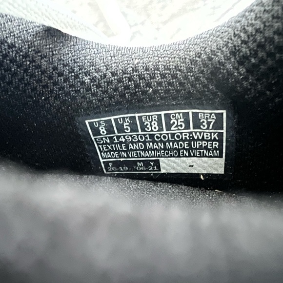 NWT Sketchers Sneakers Size 8 (1 of 2) - Picture 2 of 3